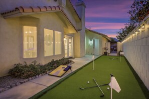 Property grounds - THE Fun House-FULL Arcade, LUX backyard, Sleeps 14 (Indio)
