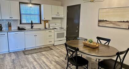 The Flat on Olde Scotland - Two bedroom, one bath flat with full kitchen