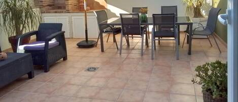 屋外ダイニングエリア