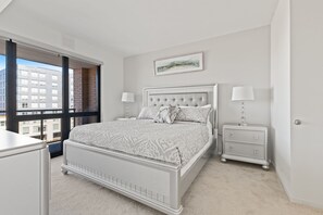 2 bedrooms, desk, iron/ironing board, free WiFi - "Faith of Evanston" 180°view, 2BDR +2Bath Urban luxury (Evanston)