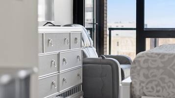 2 bedrooms, desk, iron/ironing board, free WiFi