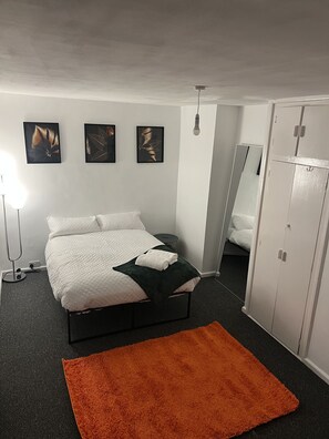 2 soverom, strykejern/-brett, wi-fi og sengetøy