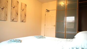 2 bedrooms, iron/ironing board, WiFi, bed sheets
