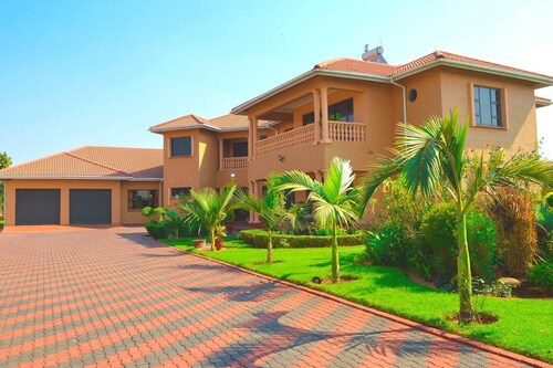 Mount Pleasant - Luxurious 4-Bed Villa