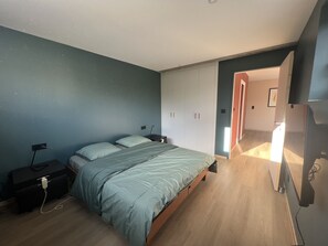 1 室のベッドルーム、WiFi (無料)、ベッドシーツ