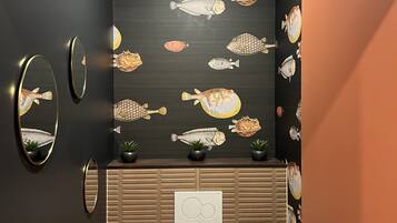 Dusche, Haartrockner, Handtücher