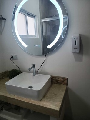 風筒、提供毛巾、番梘、洗頭水