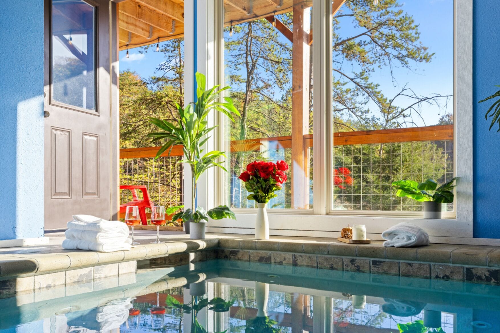 Una piscina cubierta