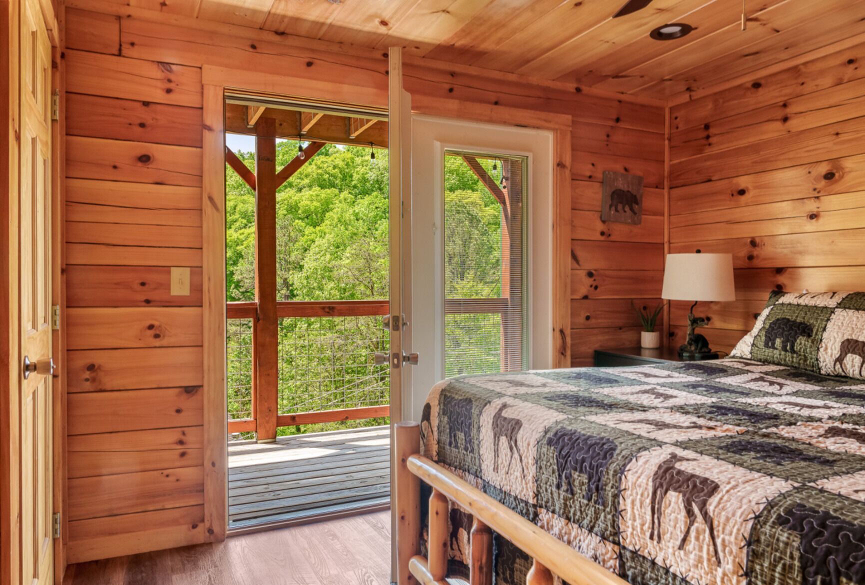Family Cabin | 2 bedrooms, WiFi (free), bed sheets