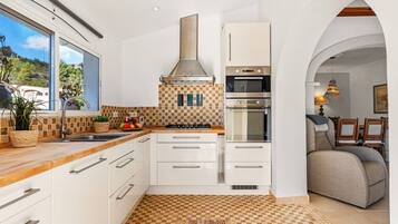 Réfrigérateur, micro-ondes, four, lave-vaisselle