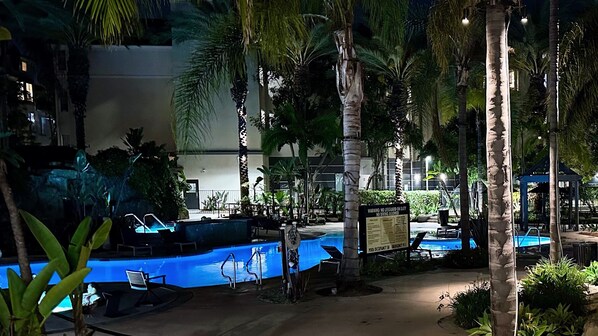 Outdoor pool - Cozy and Quiet/pool/gym/free parking/10 min to LAX (Culver City)