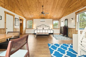 4 soverom, strykejern/-brett, wi-fi og sengetøy