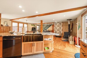 Interior - Grey Wulff on Main - convenient to downtown Rangeley and Saddleback MTN! (Rangeley)