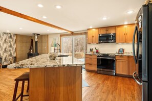 Fridge, microwave, oven, stovetop - Grey Wulff on Main - convenient to downtown Rangeley and Saddleback MTN! (Rangeley)