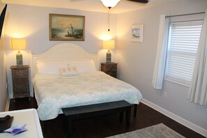 2 bedrooms, iron/ironing board, Internet, bed sheets - Oceanfront condo with shared pool & patio, open layout, W/D, & AC (Pensacola Beach)