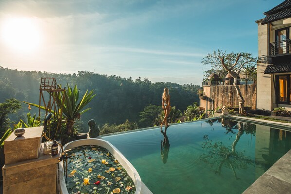 Pool - Villa with sunrise view over volcano (Bali)