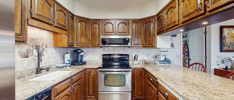 Geladeira, micro-ondas, fogão, cooktop