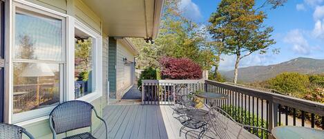 屋外ダイニングエリア