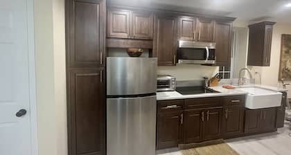 Cozy Studio Bungalow Minutes from TRILLITH STUDIOS & Piedmont Hospital