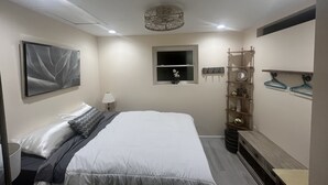 Room - Cozy Studio Bungalow Minutes from TRILLITH STUDIOS & Piedmont Hospital (Fayetteville)