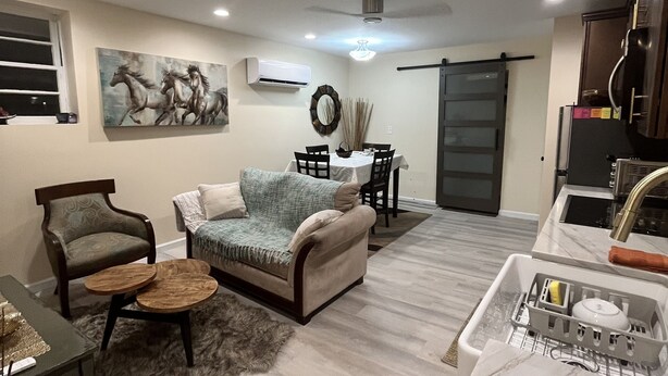 Living area - Cozy Studio Bungalow Minutes from TRILLITH STUDIOS & Piedmont Hospital (Fayetteville)