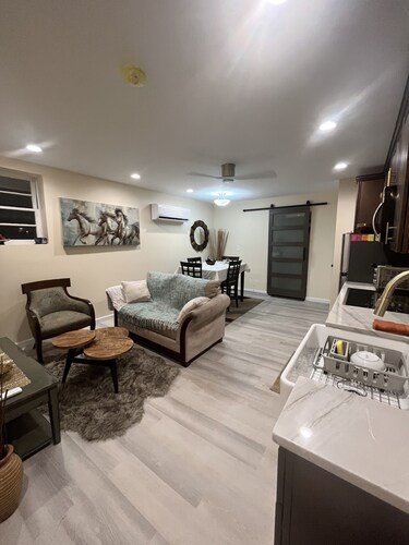 Cozy Studio Bungalow Minutes from TRILLITH STUDIOS & Piedmont Hospital