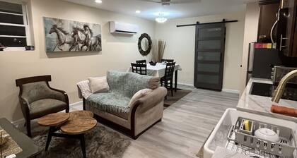 Cozy Studio Bungalow Minutes from TRILLITH STUDIOS & Piedmont Hospital