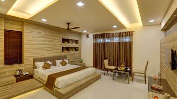 Premium Room | Egyptian cotton sheets, premium bedding, down duvets, in-room safe