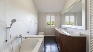 Villa | 4 bedrooms - Villa Visconta in Naresso Inferiore (Besana in Brianza)