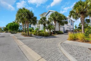 Property grounds - Villa Dominica is a luxurious ground floor home in the community, The Isles of Collier Preserve. (Naples)