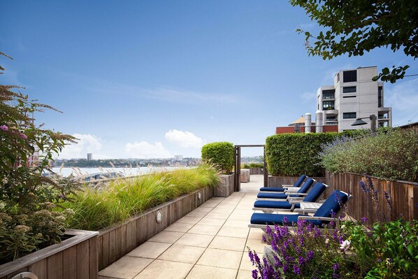 Terrace/patio - Modern Chelsea 2BR w/ Gym & W/D, nr Chelsea Piers, by Blueground (Downtown)