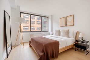 2 bedrooms, iron/ironing board, WiFi, bed sheets - Modern Chelsea 2BR w/ Gym & W/D, nr Chelsea Piers, by Blueground (Downtown)
