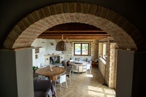 Interior - Villa with private pool, stunning views, restaurant and supermarket within walking distance (Monte San Martino)