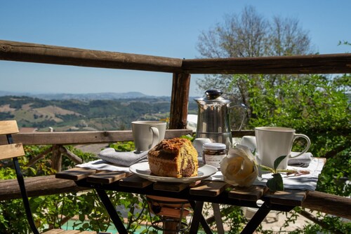 Villa with private pool, stunning views, restaurant and supermarket within walking distance