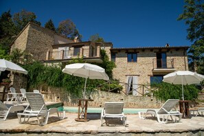 Pool - Villa with private pool, stunning views, restaurant and supermarket within walking distance (Monte San Martino)