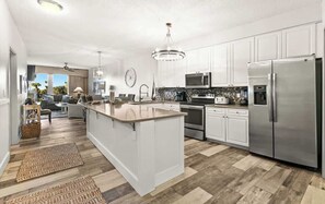 Fridge, microwave, oven, stovetop - The Crescent 111 (Destin)