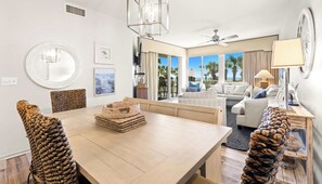 Televisión, reproductor de DVD y oficina 