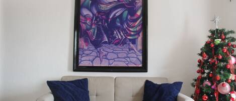 TV connectée, jeux vidéo, lecteur de DVD, livres