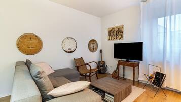 Télévision, table de tennis de table