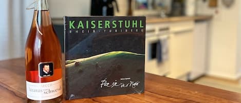 Refrigerador, horno, placa de cocina, cafetera/tetera