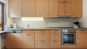 Réfrigérateur, four, plaque de cuisson, lave-vaisselle