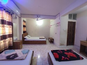 Family Room | Desk, free WiFi, bed sheets - Hotel City International Residential (Dhaka)