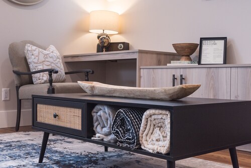 Cozy, Bran New Private fully furnished studio downtown Chilliwack. 