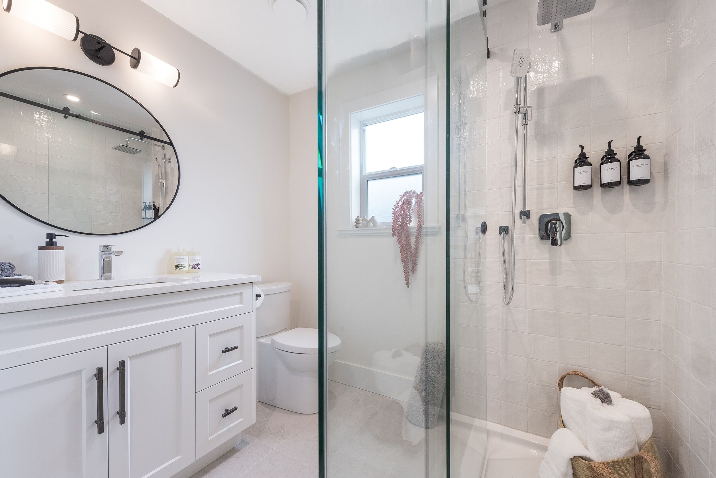 シャワー、ヘアドライヤー、タオル、石鹸