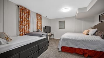 8 bedrooms, desk, iron/ironing board, travel crib