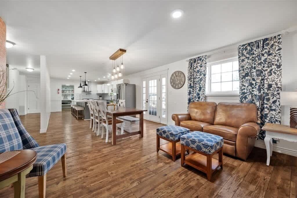 Smart TV, fireplace, video games, offices