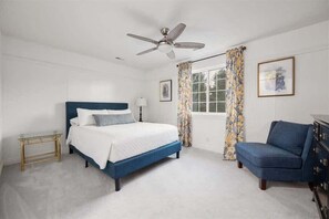 8 habitaciones, tabla de planchar con plancha y cuna de viaje