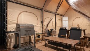 Family Suite (BBQ PKG) | Spisning på værelset