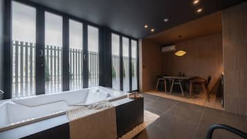 SPA (Family & Jacuzzi) | Private spa tub