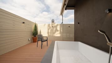 SPA (Terrace&Movie) | Terraza o patio